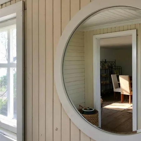 H A R R B A D A - Kaksi Moekkiae Merenrannalla