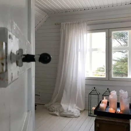 H A R R B A D A - Kaksi Moekkiae Merenrannalla