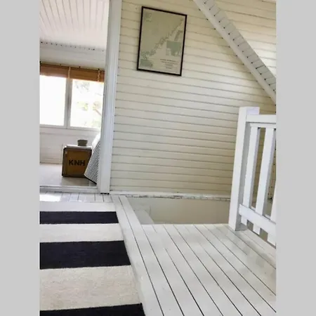 H A R R B A D A - Kaksi Moekkiae Merenrannalla Kokkola (Karleby)