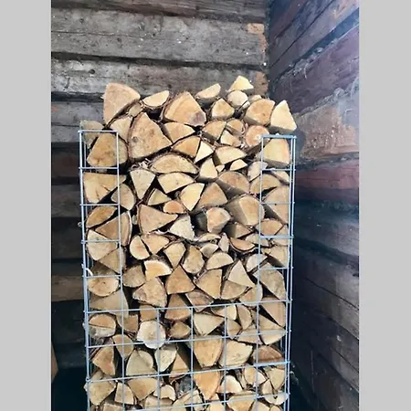 Willa H A R R B A D A - Kaksi Moekkiae Merenrannalla *