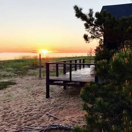 H A R R B A D A - Kaksi Moekkiae Merenrannalla