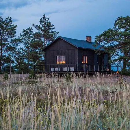 H A R R B A D A - Kaksi Moekkiae Merenrannalla Willa Kokkola (Karleby)