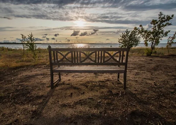 H A R R B A D A - Kaksi Moekkiae Merenrannalla