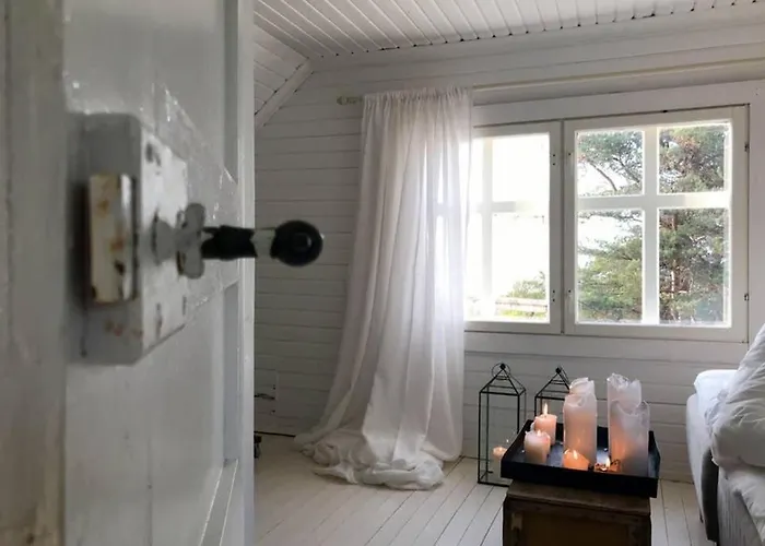 H A R R B A D A - Kaksi Moekkiae Merenrannalla