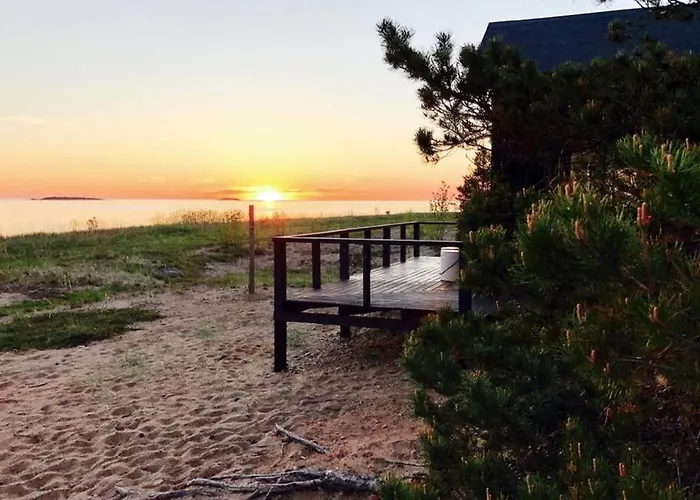 H A R R B A D A - Kaksi Moekkiae Merenrannalla